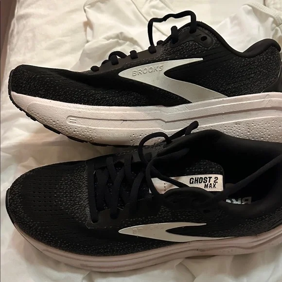 Brooks Women's Black and Light Pink Sneakers Ghost 2 Max size 9 - Picture 8 of 8